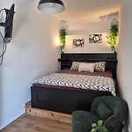 Apartament Renovated Skorin *