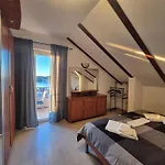 Apartament Renovated Skorin
