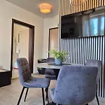 Renovated Skorin Apartament *