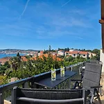 Apartament Renovated Skorin