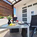 Apartamento Renovated Skorin