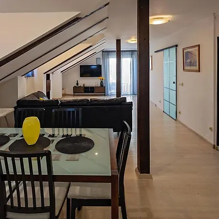 Renovated Skorin Apartment *
