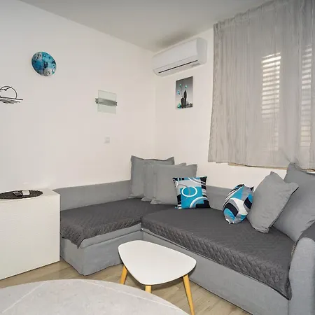 Renovated Skorin Apartament *