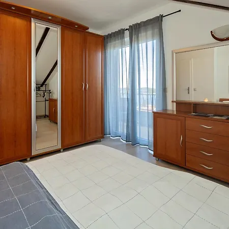 Renovated Skorin Appartement