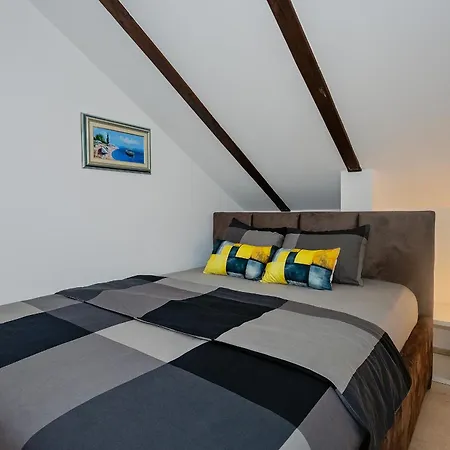 Renovated Skorin * Rogoznica (Sibenik-Knin)