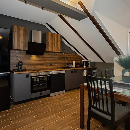 Renovated Skorin Appartement