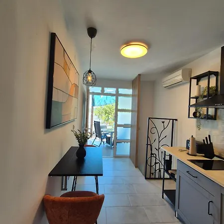 Apartament Renovated Skorin