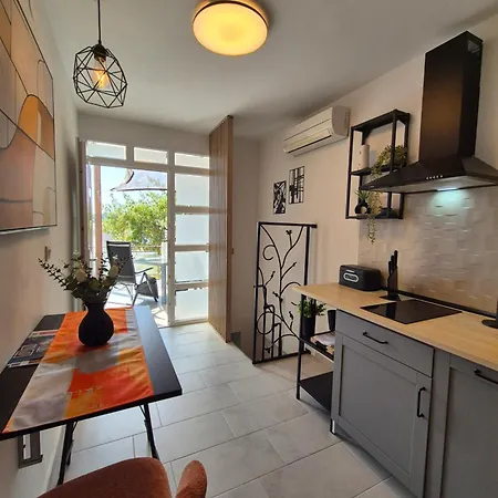 Renovated Skorin Apartment Rogoznica (Sibenik-Knin)