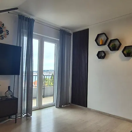 Apartment Renovated Skorin *