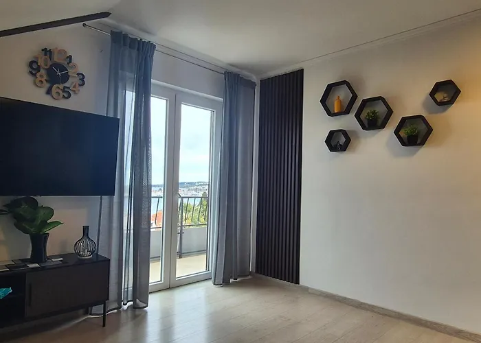 Apartment Renovated Skorin *